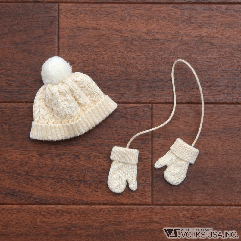 Mittens & White Knit Hat Set / Chibi