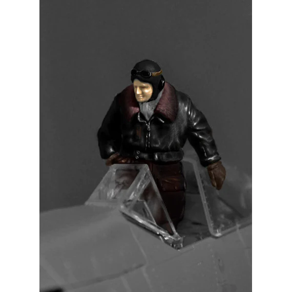 1/32 Ta 152 H-1 Standing Pilot Figure - Image 2